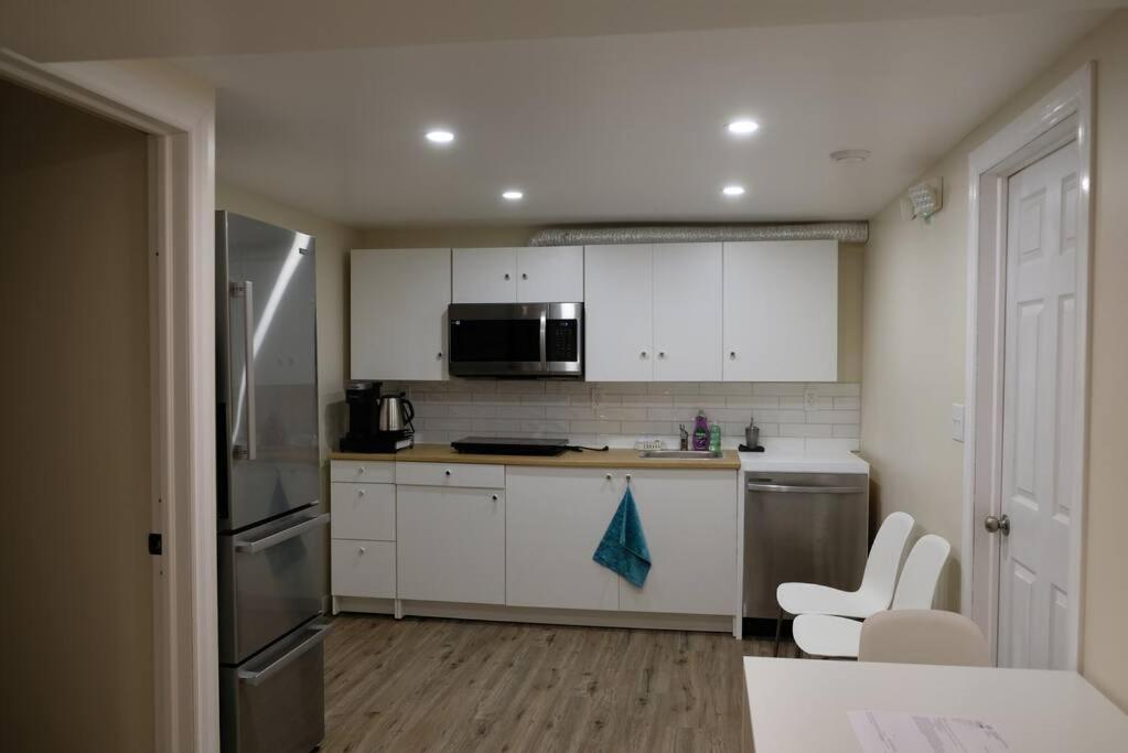 Katie Entire Basement 3 Bedrooms Charlottetown Exterior foto